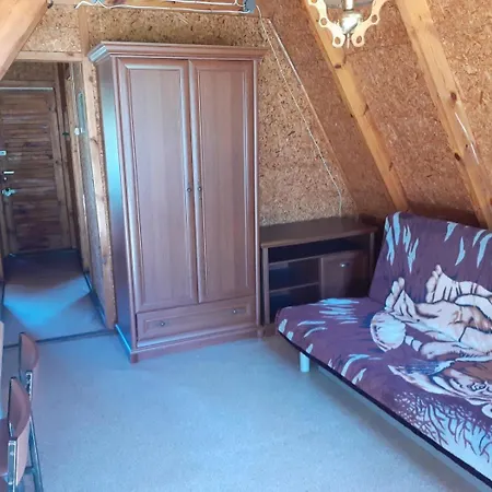 Nad Jeziorem I Pod Lasem Chata *