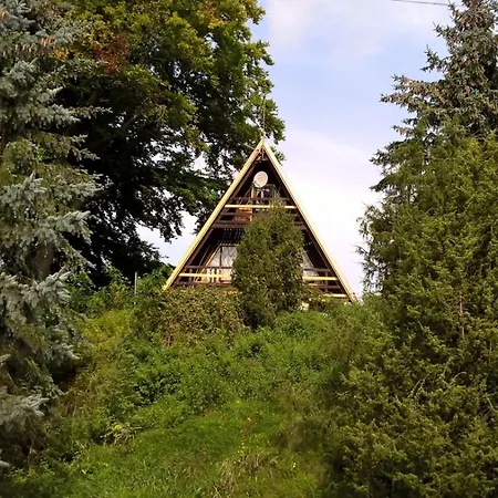 Nad Jeziorem I Pod Lasem Chata