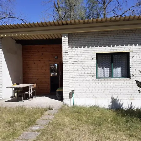 Nad Jeziorem I Pod Lasem Chata *