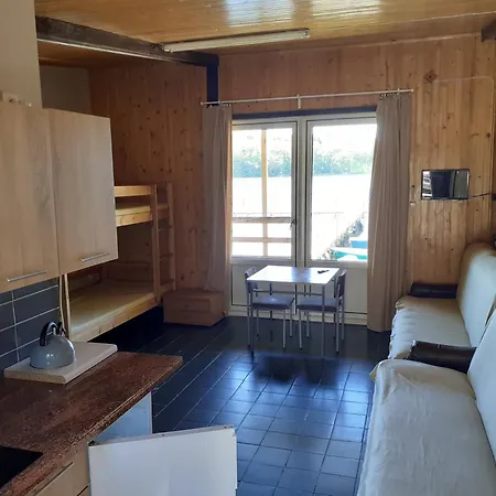 Nad Jeziorem I Pod Lasem Chata *