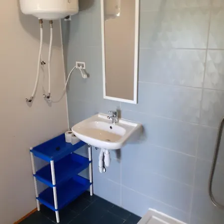 Chata Nad Jeziorem I Pod Lasem