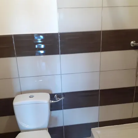 Nad Jeziorem I Pod Lasem