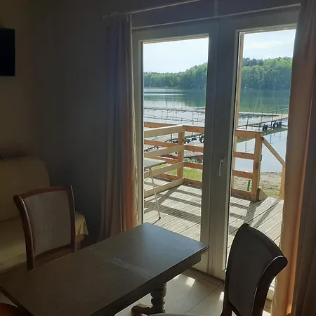 Nad Jeziorem I Pod Lasem Chata *