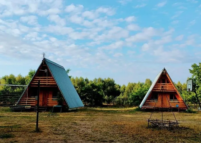 Nad Jeziorem I Pod Lasem