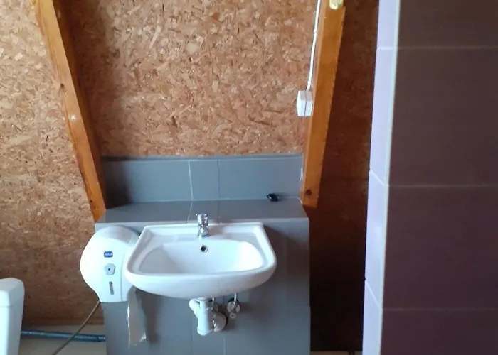 Nad Jeziorem I Pod Lasem Lodge