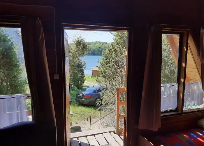 Nad Jeziorem I Pod Lasem